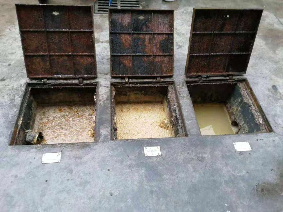 后湖管理区清理隔油池-污水池清掏