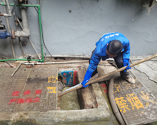 后湖管理区清掏化粪池