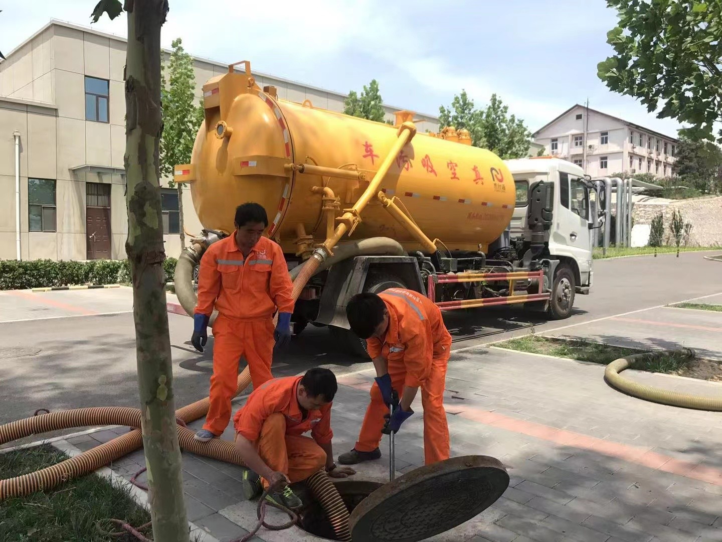 后湖管理区化粪池清理与5-8吨吸粪车施工效率分析